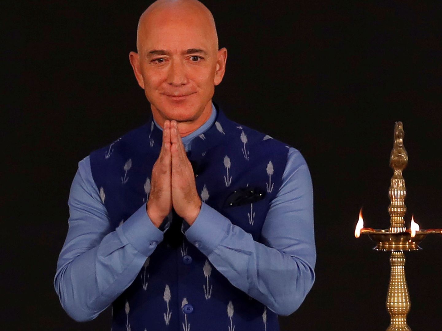 Jeff Bezos, en el acto en India. (Reuters)