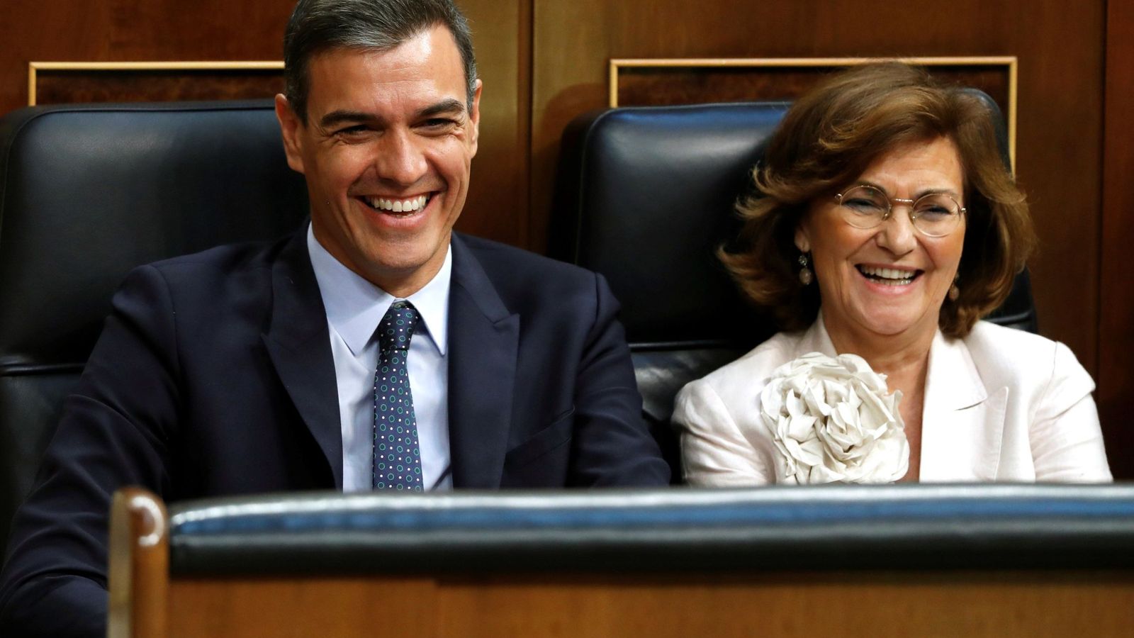 Foto: Pedro Sánchez y la vicepresidenta en funciones, Carmen Calvo, este 23 de julio en el debate de investidura en el Congreso. (EFE)