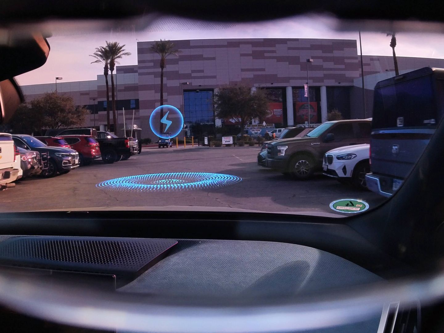 Los dispositivos de realidad aumentada muestran información sobre los puntos de carga.