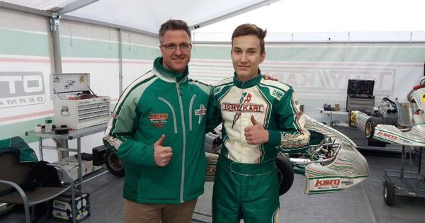 Foto: Ralf Schumacher con uno de sus pilotos. (Foto: Facebook.com/KSM-Schumacher-Motorsport)