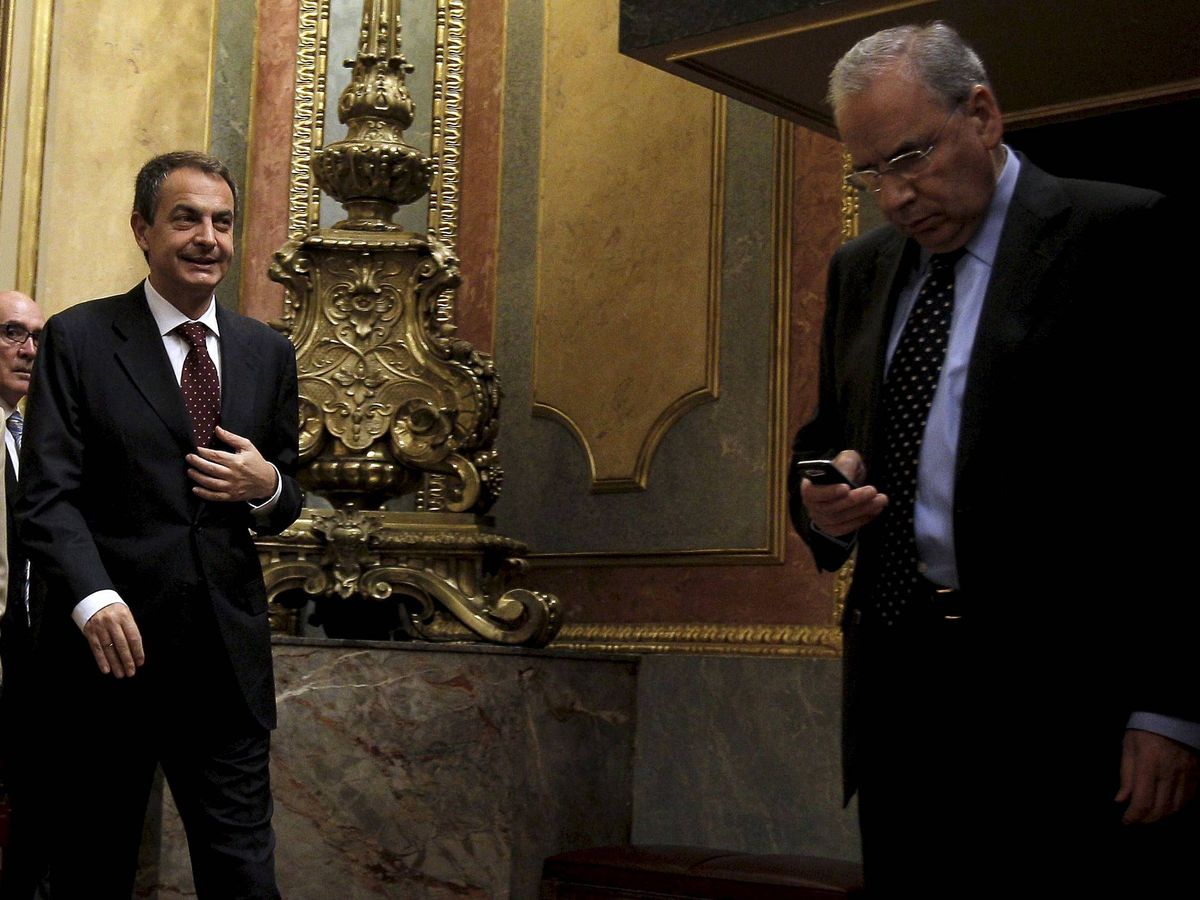 Foto: José Luis Rodríguez Zapatero y Alfonso Guerra, en una imagen de archivo de 2010. (EFE)