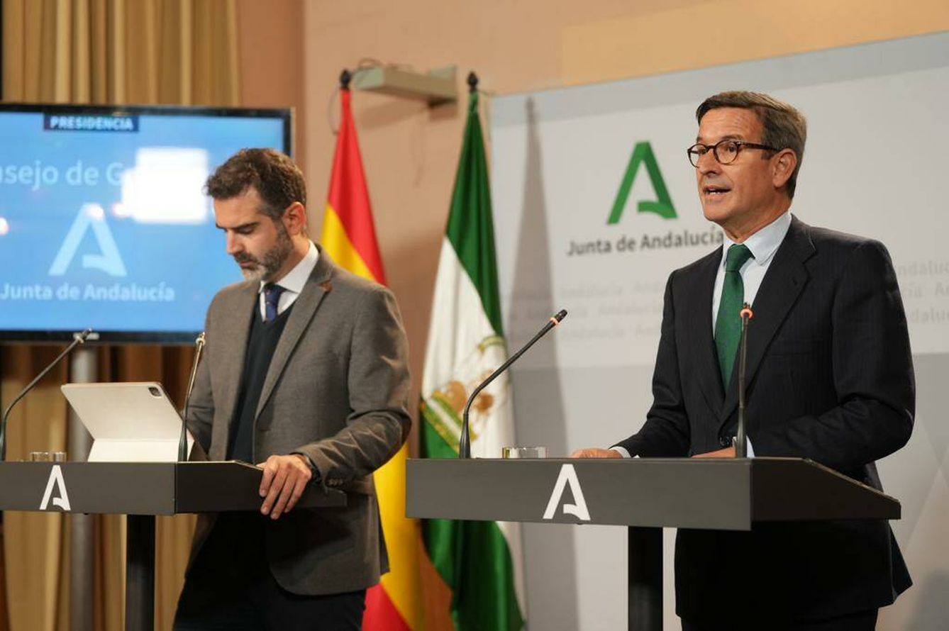 Los consejeros de Sostenibilidad y de Industria de la Junta de Andalucía, Ramón Fernández-Pacheco y Jorge Paradela, respectivamente.