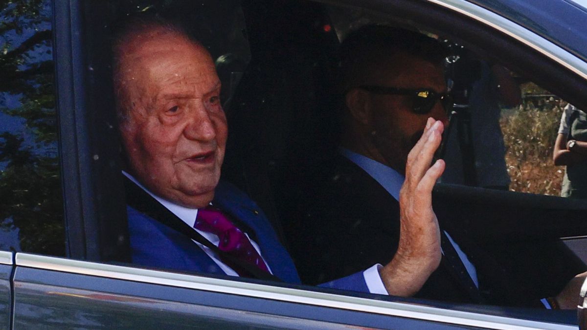 Juan Carlos I abandona Zarzuela tras una cita de once horas con Felipe VI y doña Sofía