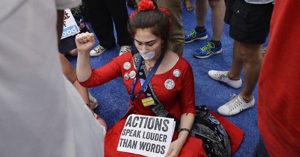 Foto: Una simpatizante de Bernie Sanders durante la Convención Nacional Demócrata, en Filadelfia, Pennsylvania. (Reuters)