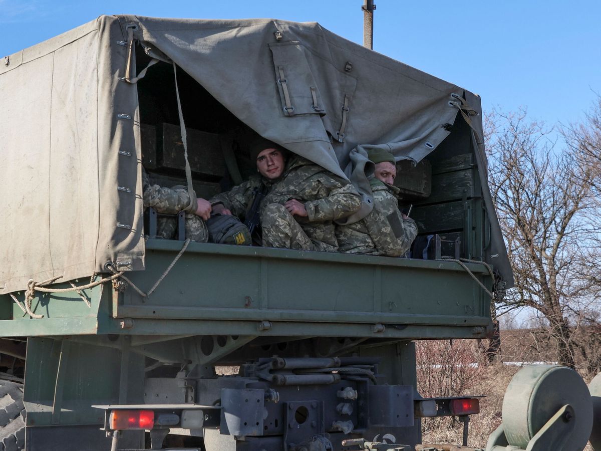 Foto: Soldados ucranianos en la región de Kharkiv. (Reuters/Antonio Bronic)