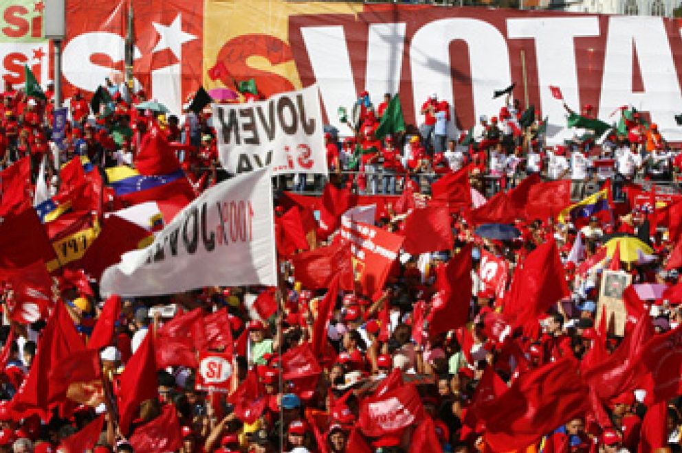 Foto: Chávez pide a los venezolanos aprobar la enmienda para su reelección ilimitada
