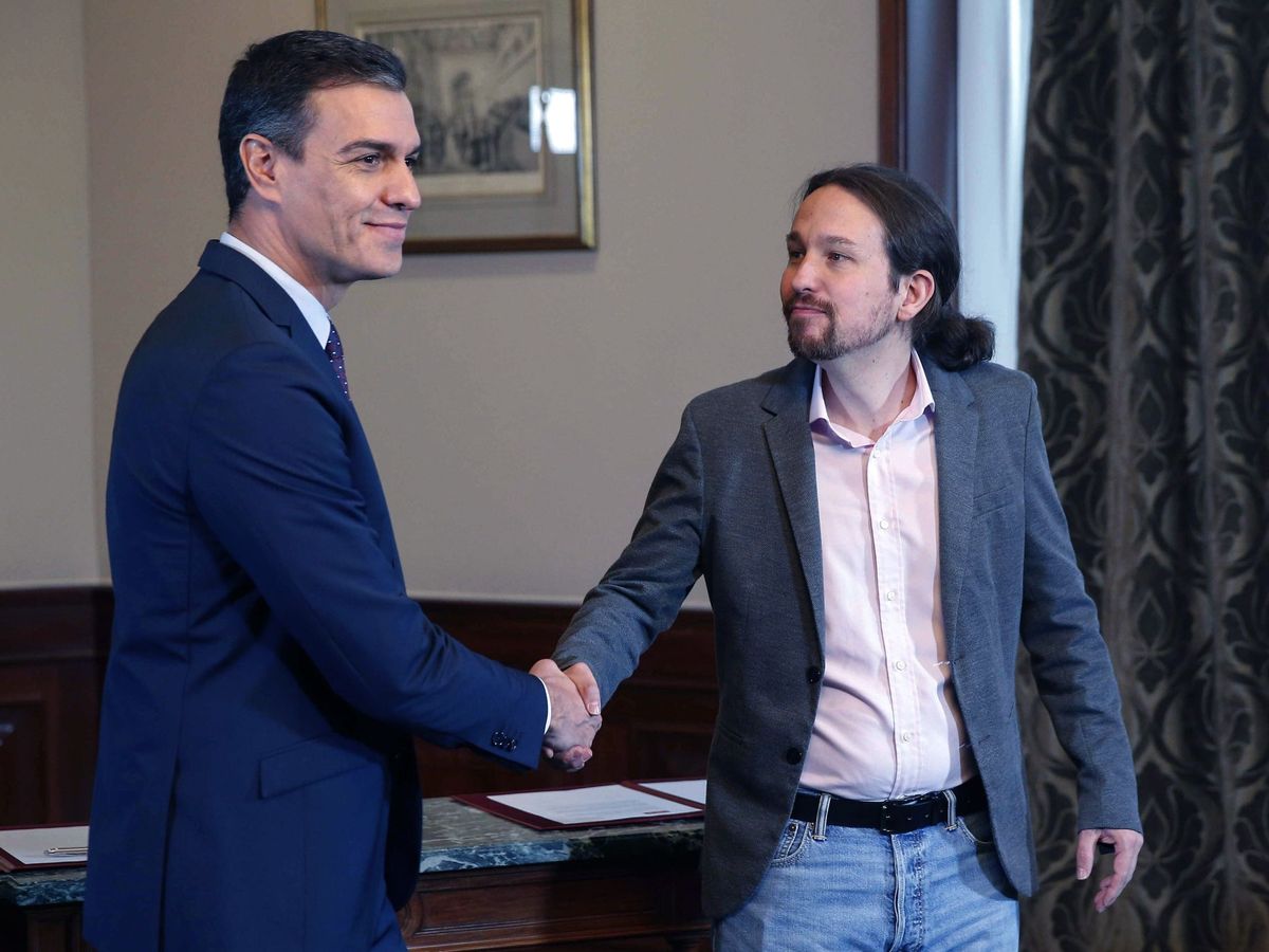 Foto: Pedro Sánchez y Pablo Iglesias, antes de la firma del preacuerdo. (EFE)