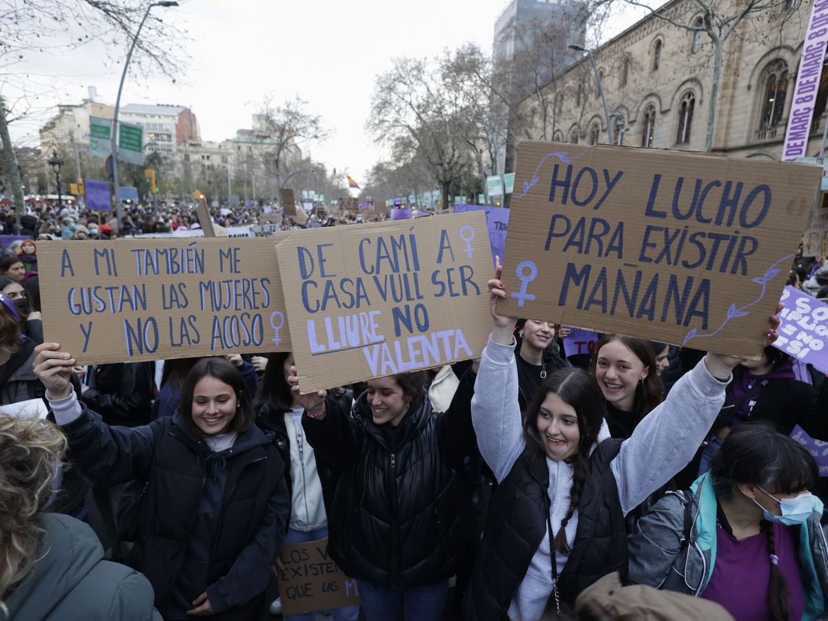 Foto: Manifestación en Barcelona por el Día Internacional de la Mujer. (EFE/Quique García)
