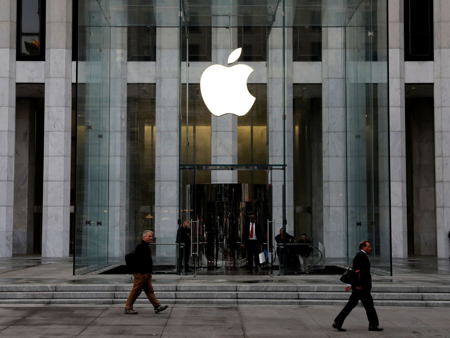 Tienda de Apple en la Quinta Avenida de Nueva York. (Reuters)