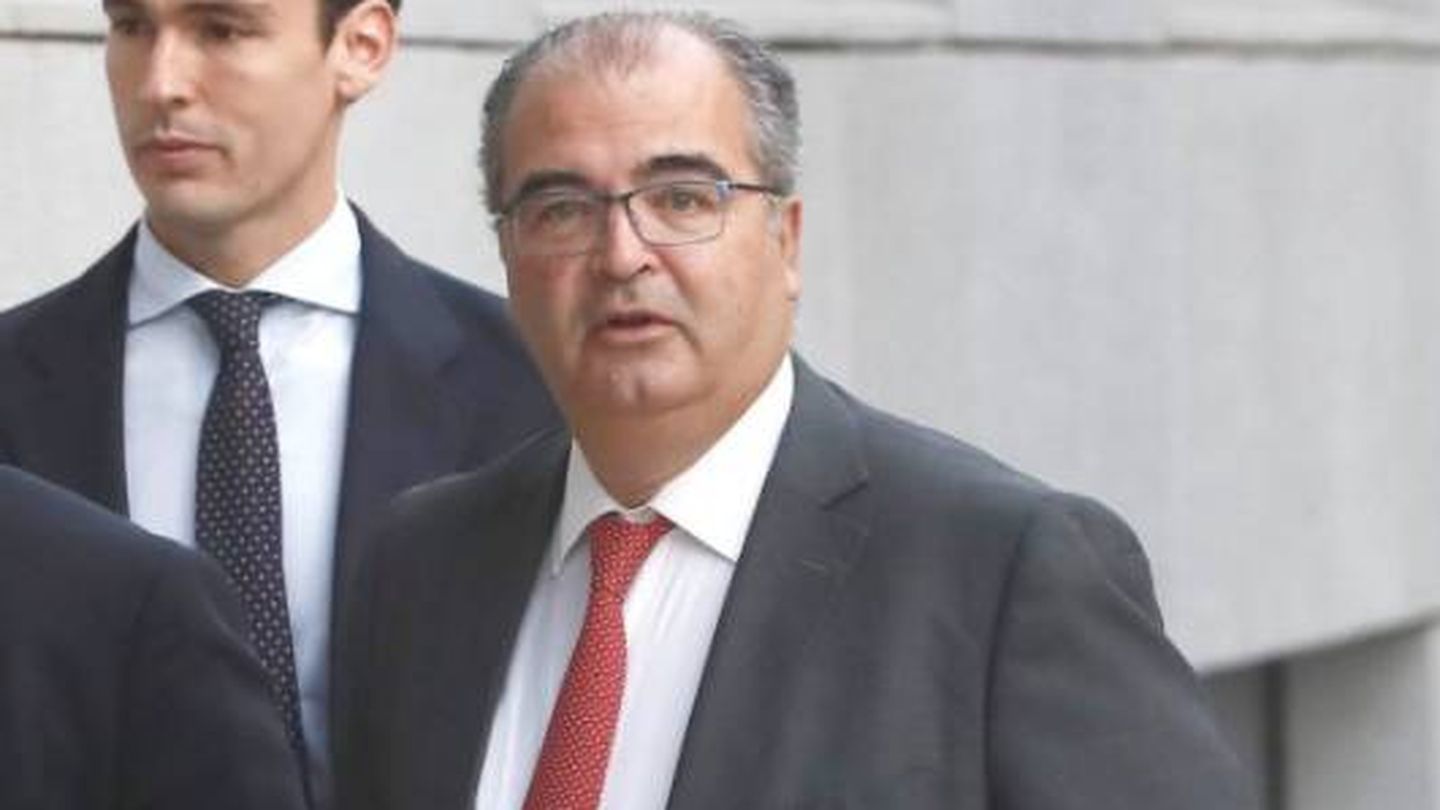Ángel Ron (d), expresidente de Popular, en la Audiencia Nacional. (EFE)
