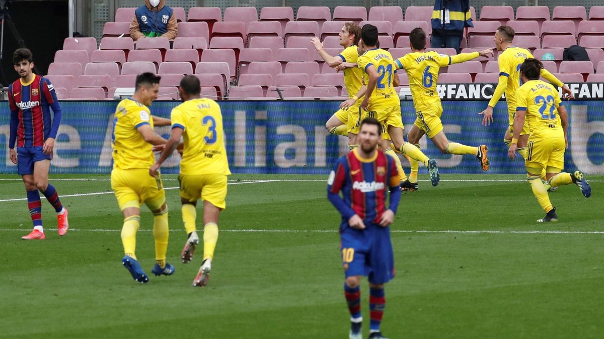 El Cádiz corta la racha triunfal del Barça en LaLiga tras un error infantil de Lenglet (1-1)