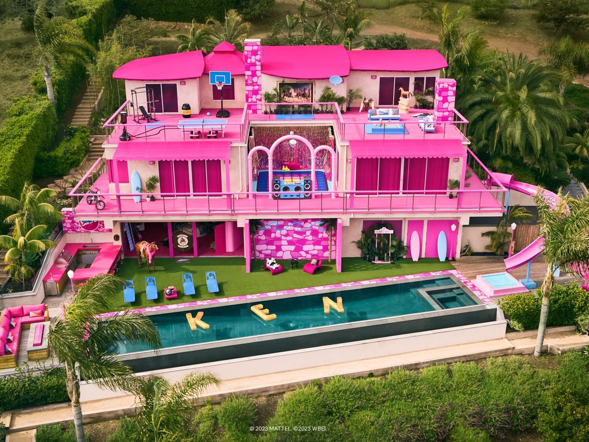 Foto: El exterior de la mansión de Barbie. (Airbnb/Mattel)