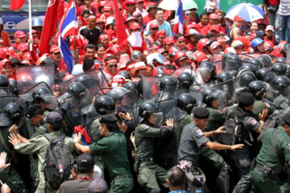 Foto: Manifestantes irrumpen en el recinto sede de la cumbre asiática