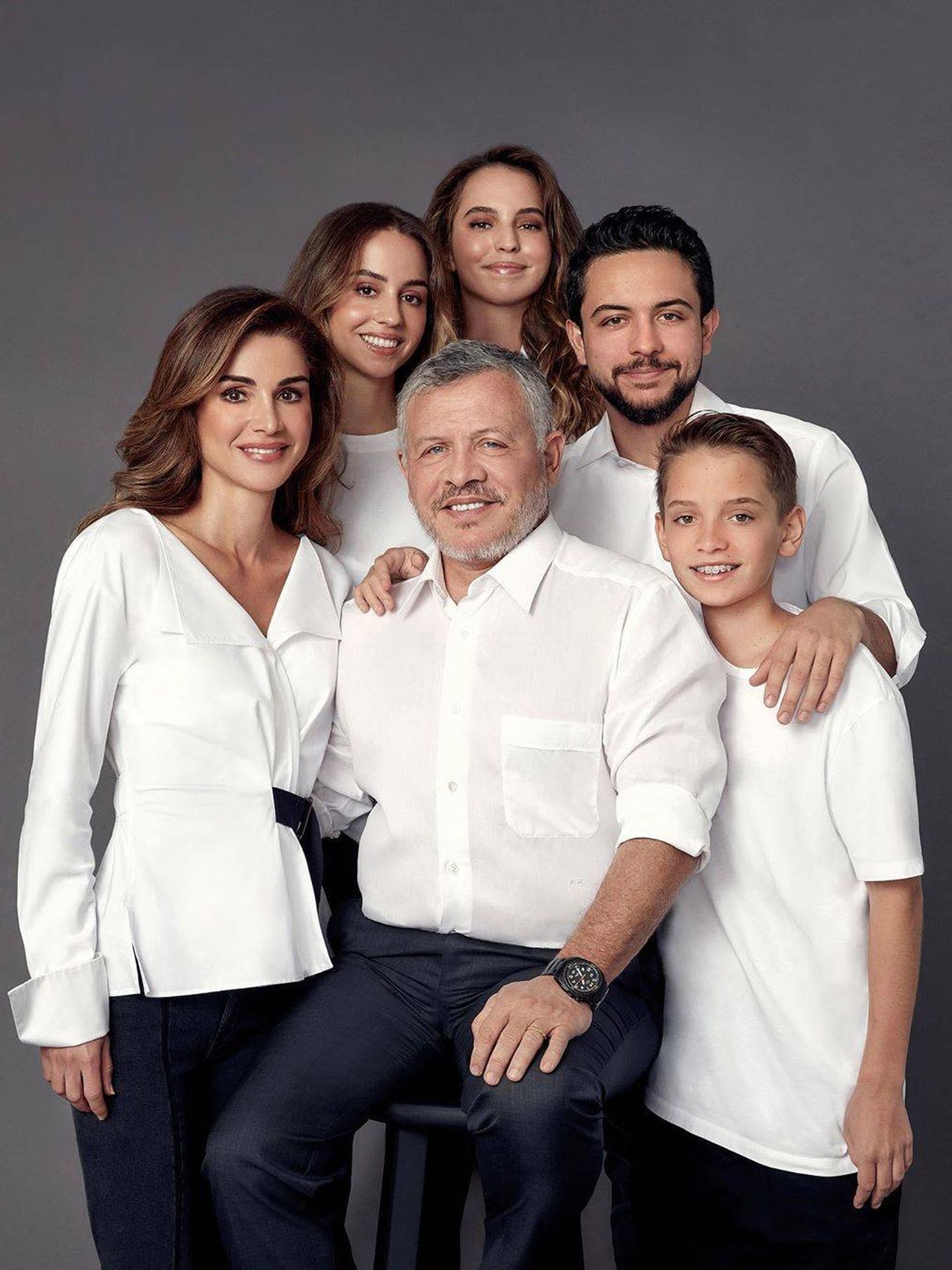 La familia real jordana, en la felicitación del año pasado. (Instagram @queenrania)