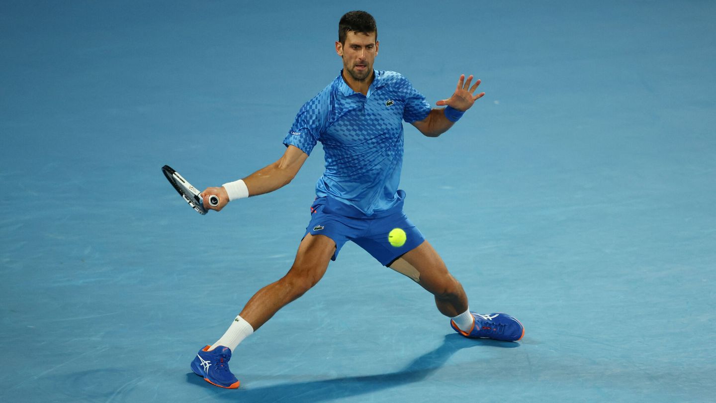 Djokovic, en acción durante el partido. (Reuters/Vincent West)