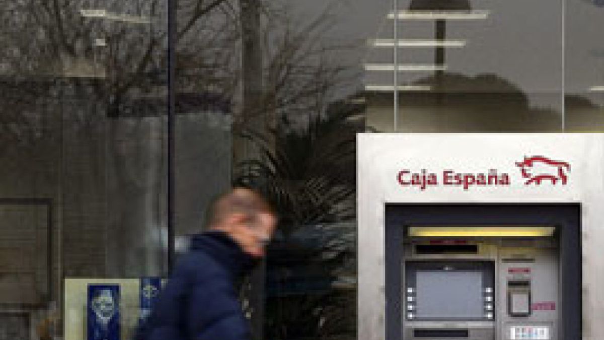 Caja España pierde 2.557 millones de euros en 2012 tras provisionar casi 3.000 millones