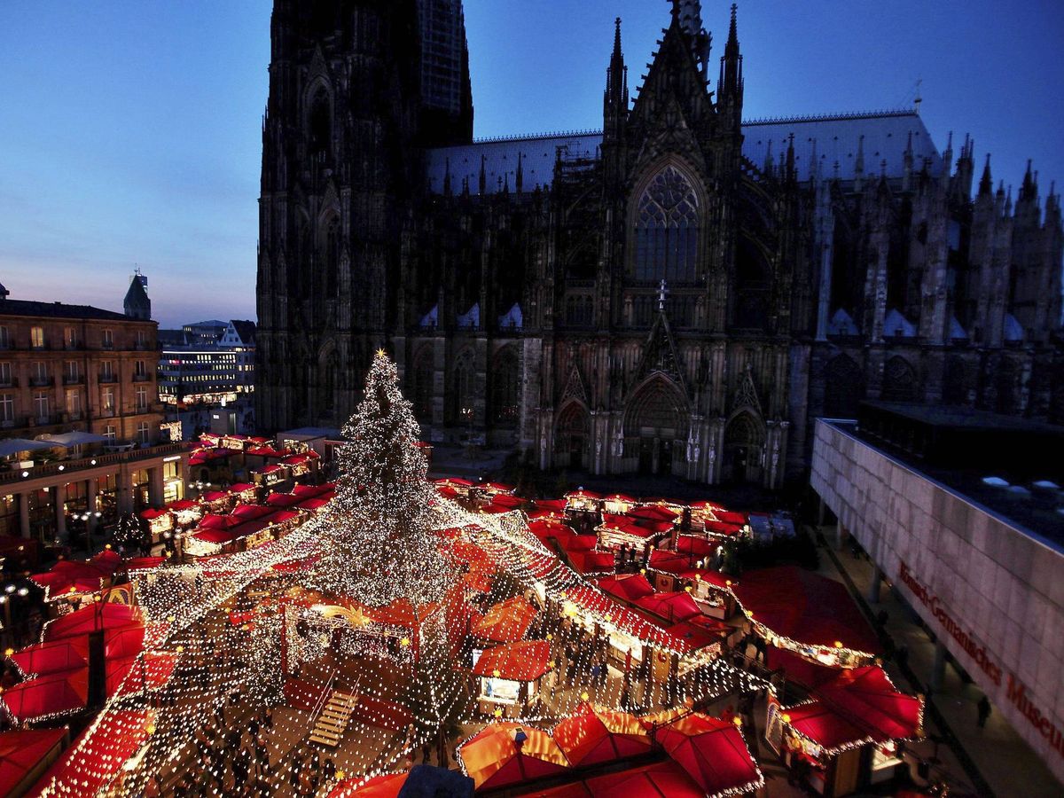 Foto: El mercadillo de Navidad de la Catedral es el más grande de Colonia (EFE/Oliver Berg)