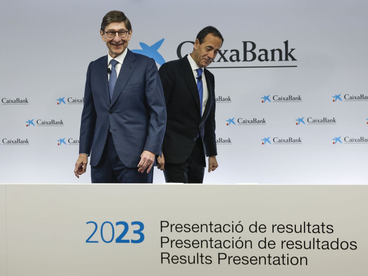 Foto: El presidente de CaixaBank, José Ignacio Goirigolzarri (i), y su consejero delegado, Gonzalo Gortázar. (EFE)