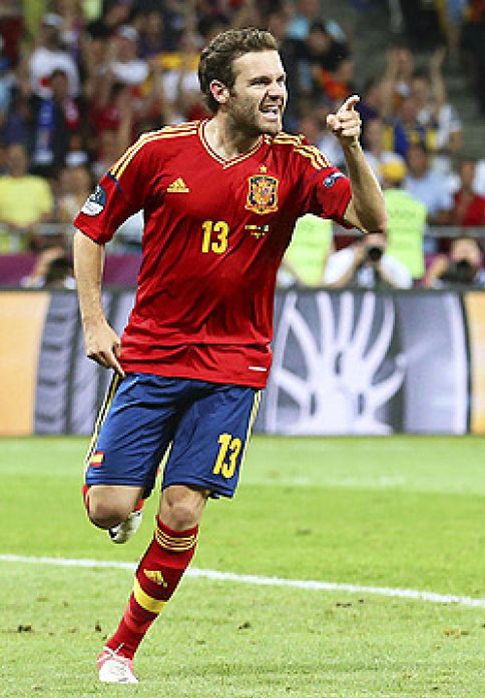 Foto: Juan Mata, de ser un fijo en el banquillo español a rubricar la goleada de la gran final