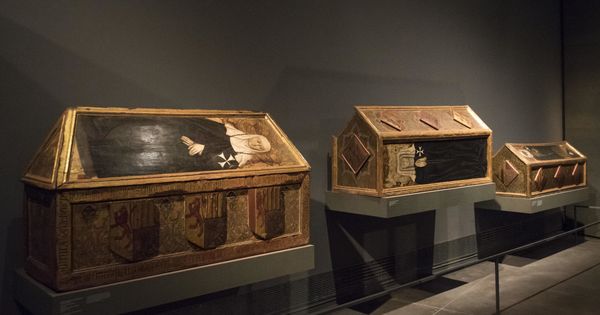 Foto: Tres sepulcros del monasterio de Sijena (Huesca) expuestos en el Museo de Lleida. (EFE)