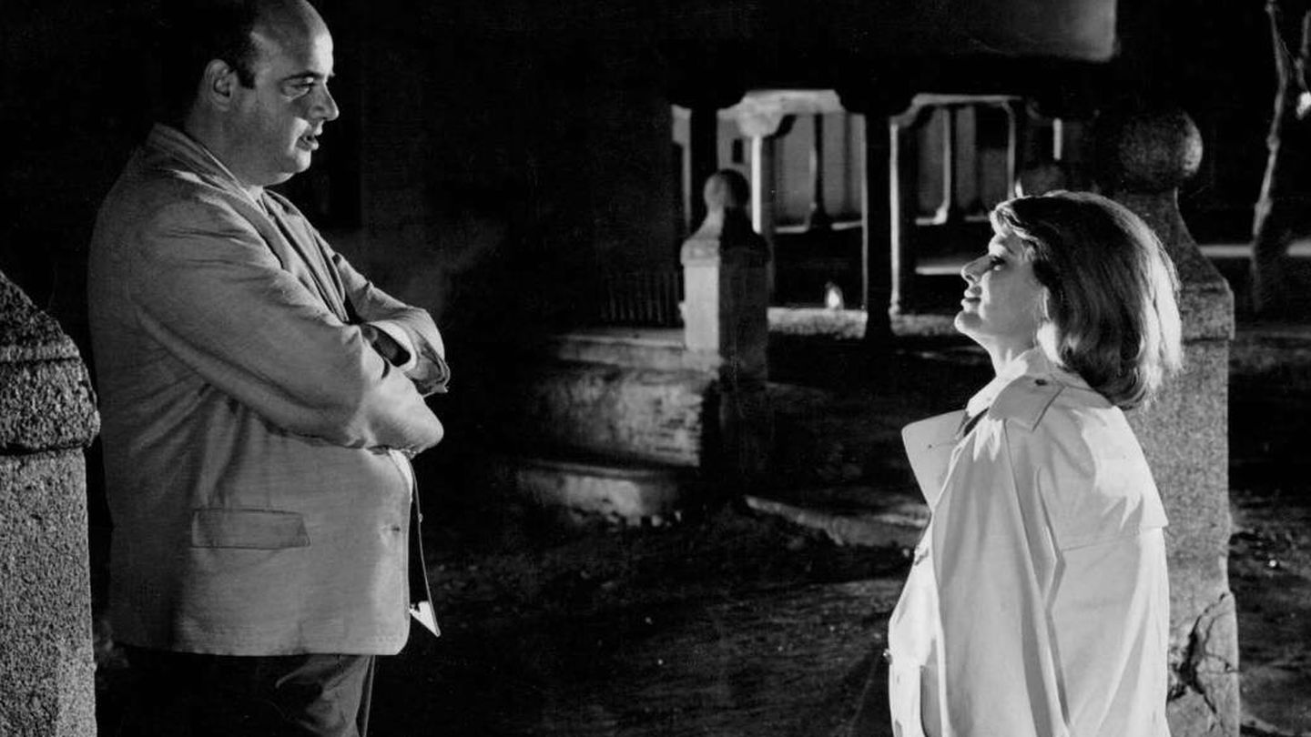 Juan Estelrich, en 1966, junto a Melina Mercouri en el rodaje de '10:30 de una noche de verano'. (Demipage)