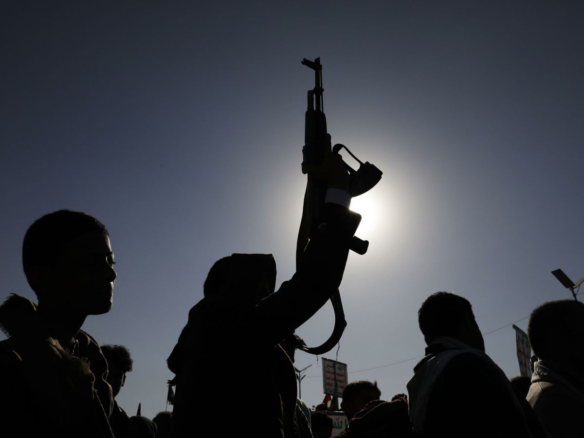 Foto: Combatientes hutíes en Saná. (EFE/Osamah Yahya)