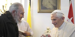 El Papa “abandonó a su rebaño” en Cuba “y prefirió reunirse con los lobos”