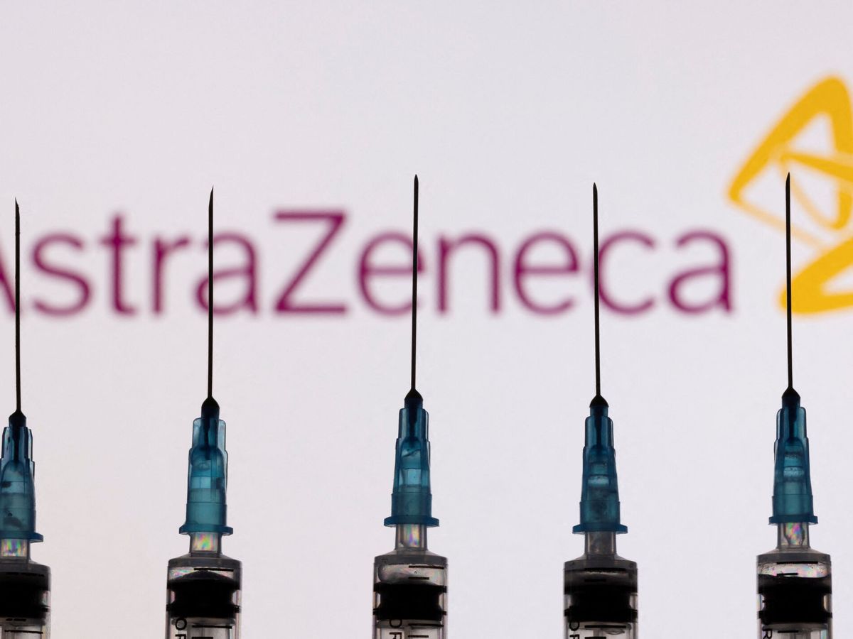 Foto: Logo de AstraZeneca. (Reuters/Dado Ruvic)