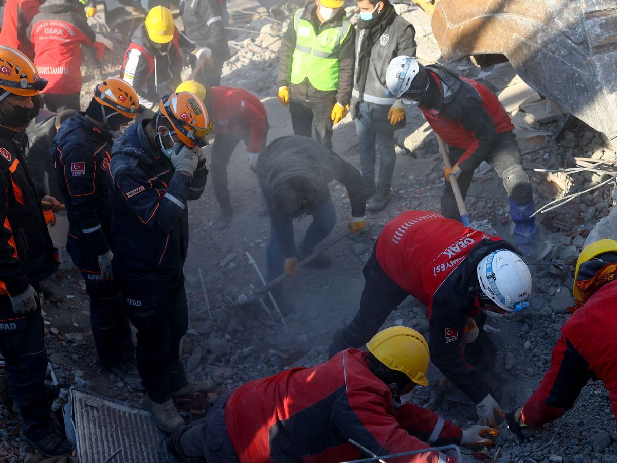 Foto: Operaciones de rescate en Adiyaman, Turquía, tras el terremoto. (EFE/EPA/Sedat Suna)