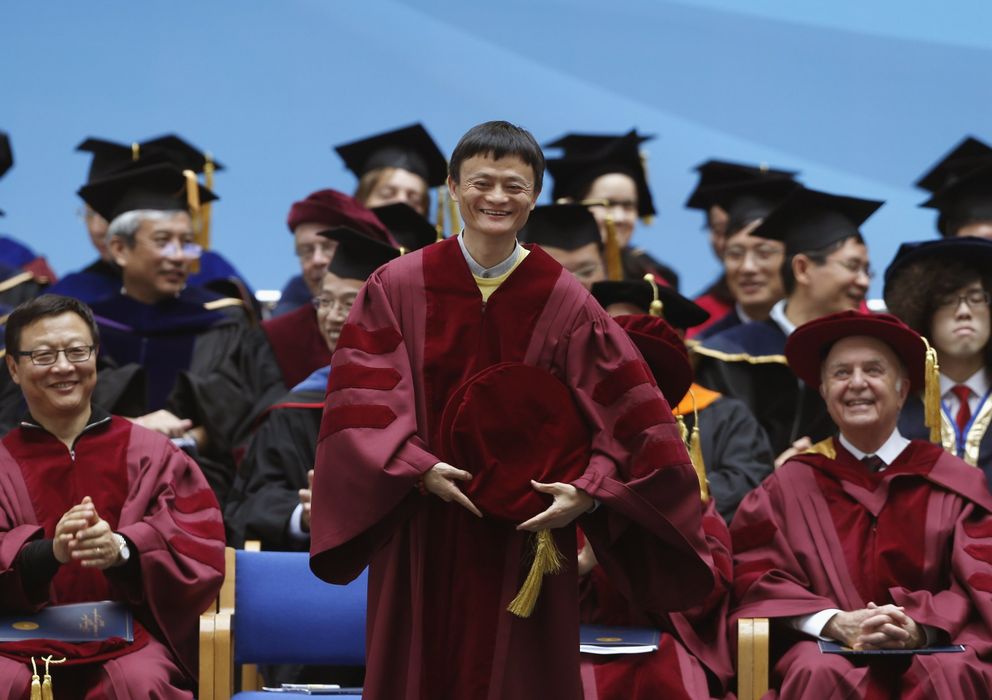 Foto: Jack Ma, al recibir el doctorado honorífico en administración de empresas en la universidad de Hong Kong, en 2013. (Reuters)