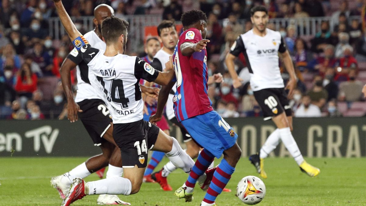 Ansu Fati pone en pie al Camp Nou en una victoria muy polémica contra el Valencia (3-1)