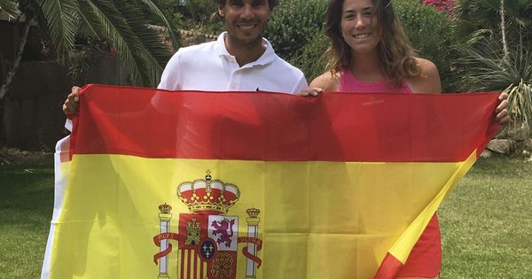 Foto: Nadal y Muguruza, con la bandera española. (EFE) 
