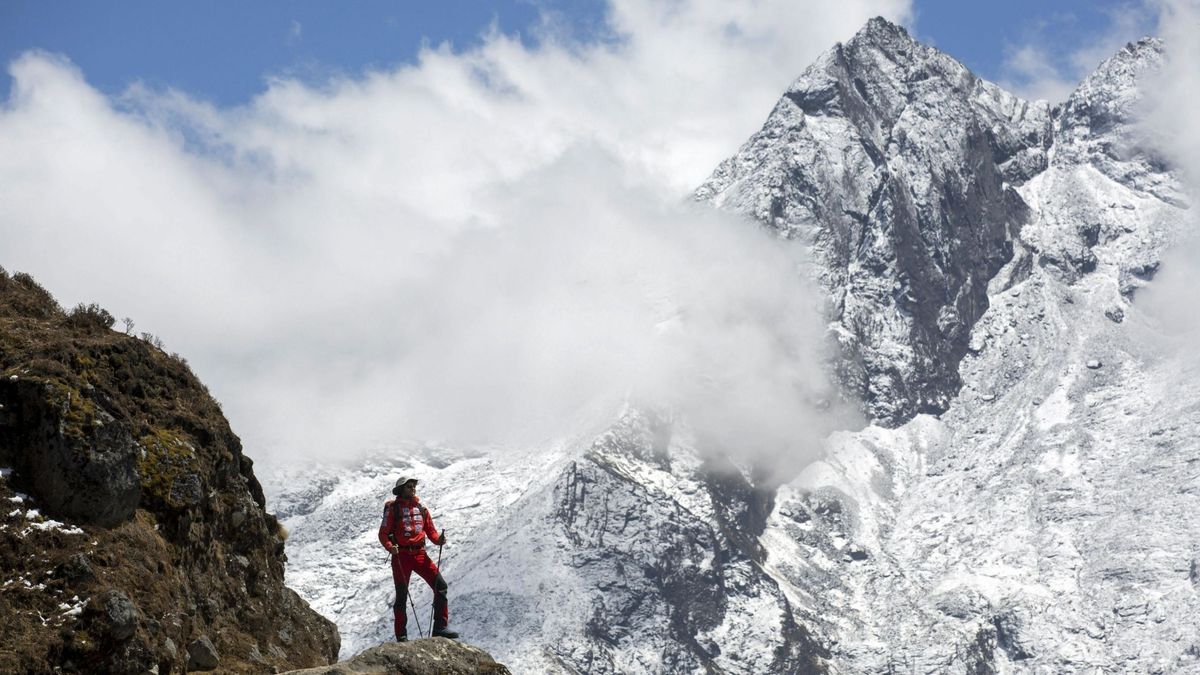 La Policía india expulsa a una pareja que se inventó el ascenso al Everest