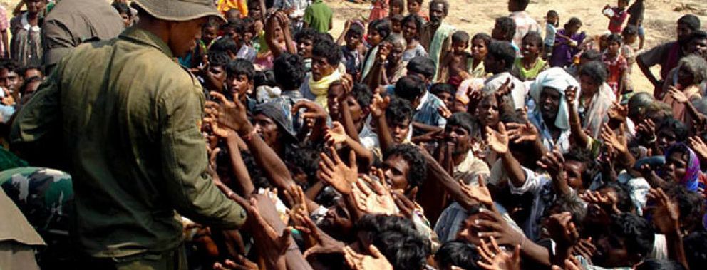 Foto: Dos jefes tamiles se rinden en Sri Lanka en medio de un masivo éxodo civil
