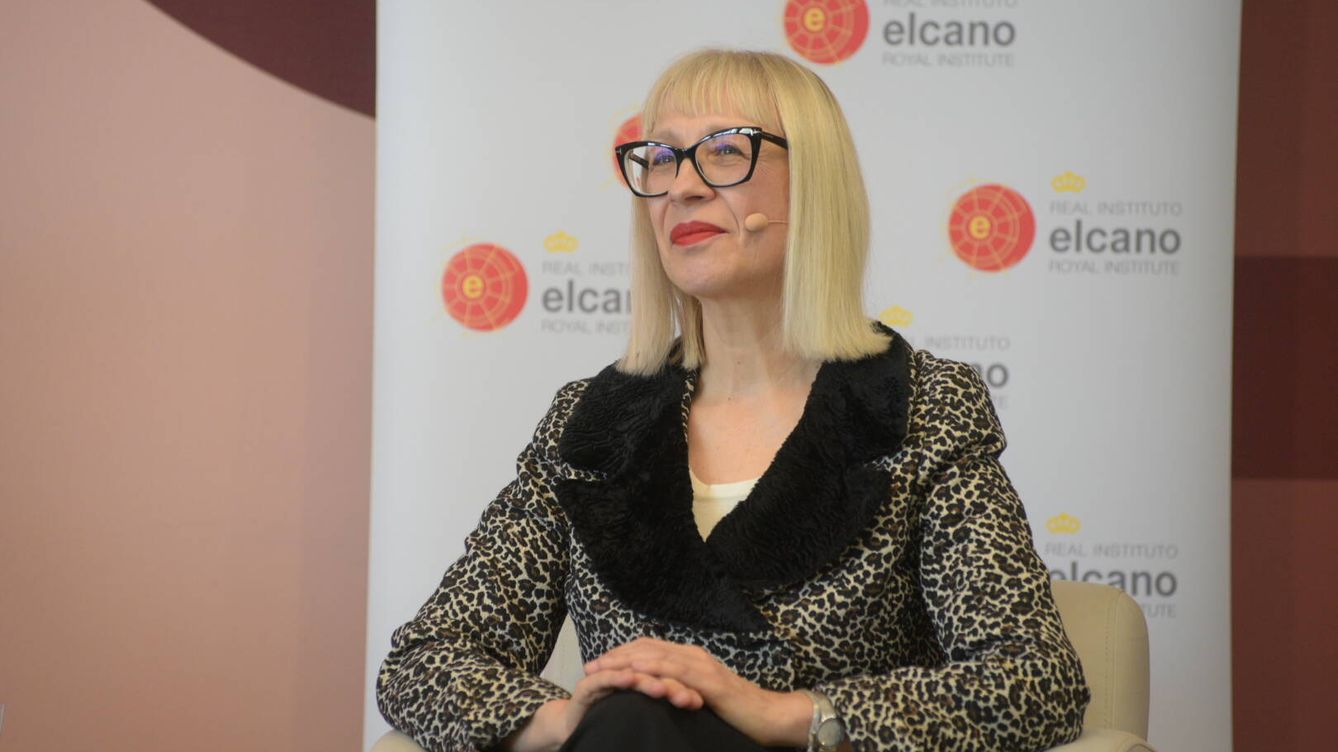 Foto: Mira Milosevich en la presentación de su nuevo libro 'El imperio zombi'. (Fotos Real Instituto Elcano)