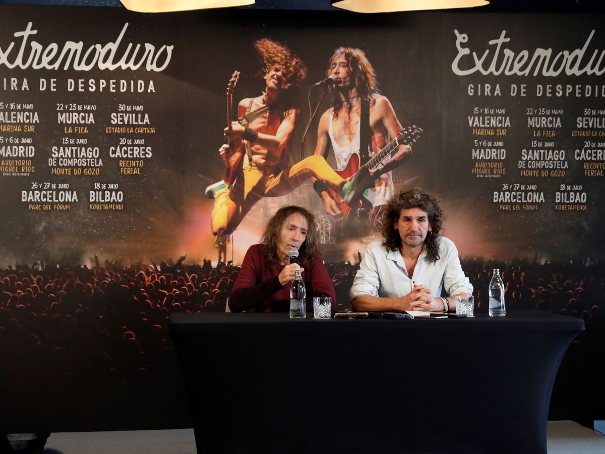 Foto: Robe Iniesta e Iñaki Antón en la rueda de prensa en la que anunciaron, en 2019, la gira de despedida (EFE)