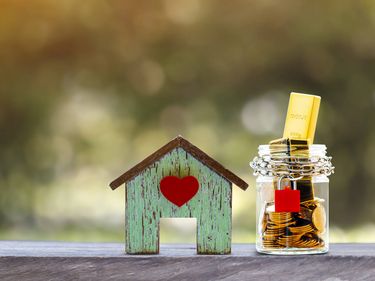 ¿Qué impuestos implica la donación del 50% de la venta de un piso en Madrid?