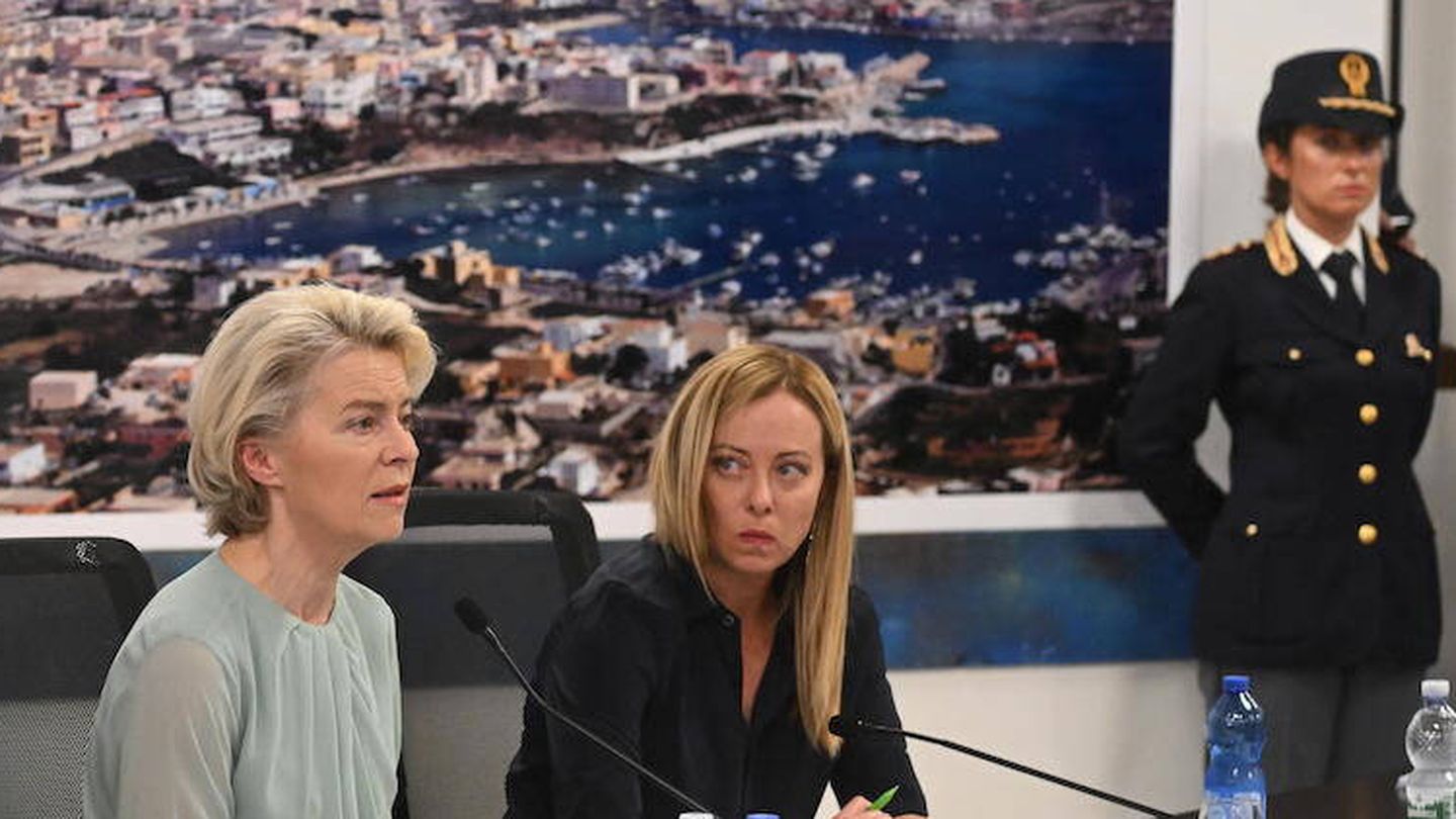 La Primera Ministra italiana, Giorgia Meloni, y la Presidenta de la Comisión Europea, Ursula von der Leyen, en Lampedusa. (Ansa)