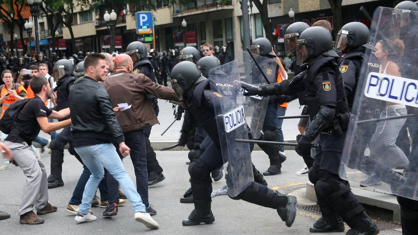 Cargas policiales el 1 de octubre en Cataluña (EFE)