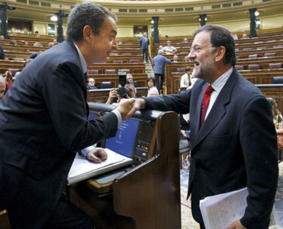 Foto: Rajoy da una tregua de 6 meses a Zapatero tras la bronca de la cumbre autonómica