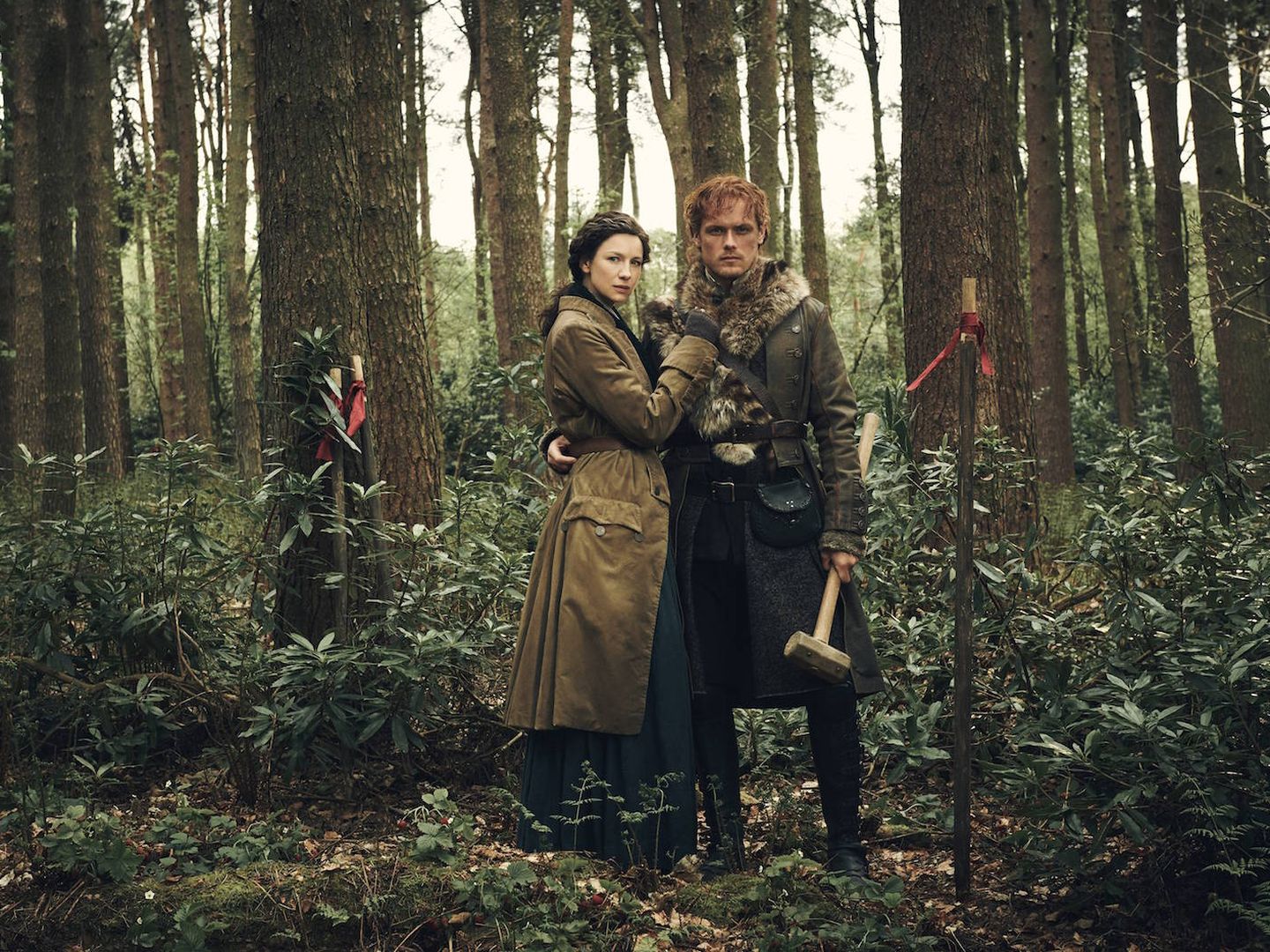 Claire y Jaime en una imagen de la cuarta entrega de 'Outlander'. (Movistar)