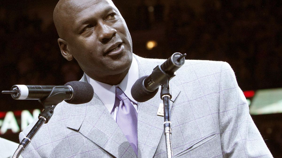 Michael Jordan levanta la voz "como estadounidense y como hombre negro"