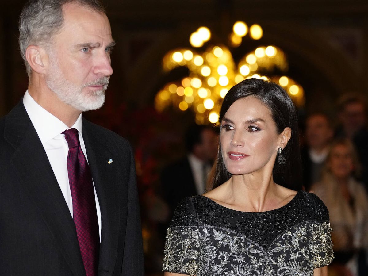 La reina Letizia vuelve con Felipe (Varela) para una noche de periodismo en  el Palace