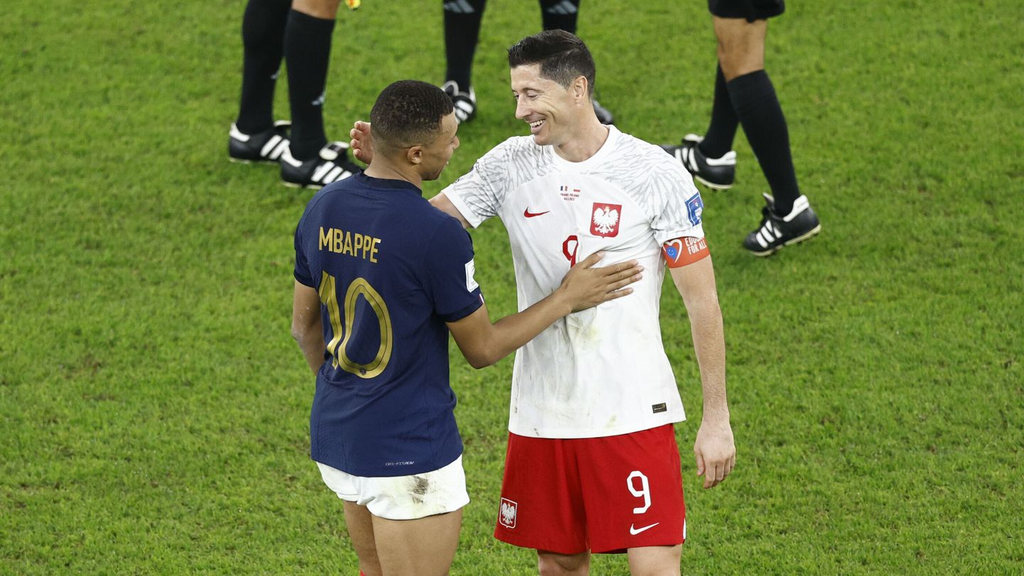 Mbappé y Lewandowski charlaron tras el partido. (EFE/Rodrigo Jiménez)
