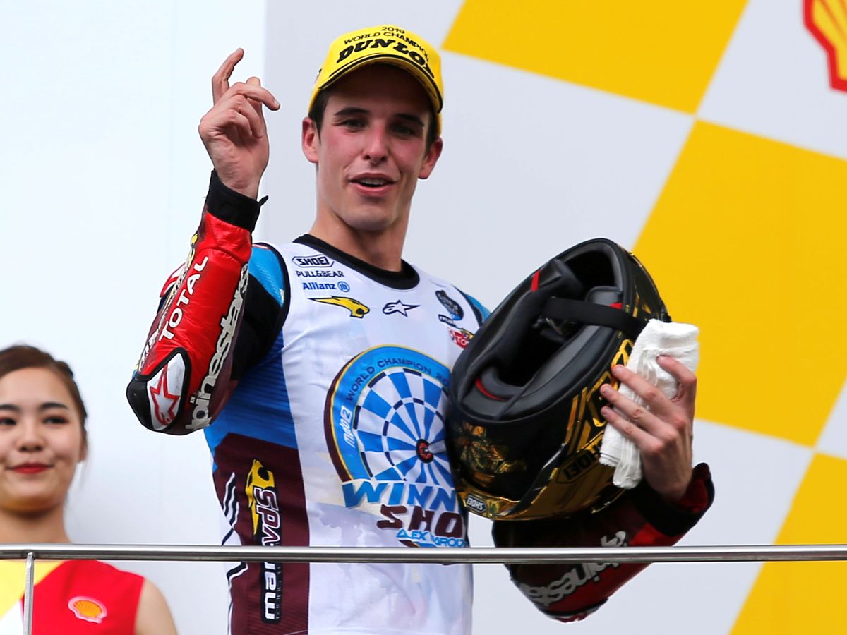 Foto: Álex Márquez sube al podio como campeón del mundo de Moto2. (EFE)