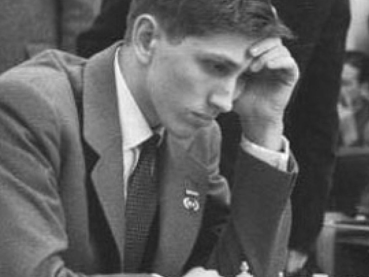 Bobby Fischer manda o Gambito Evans contra Reuben Fine 