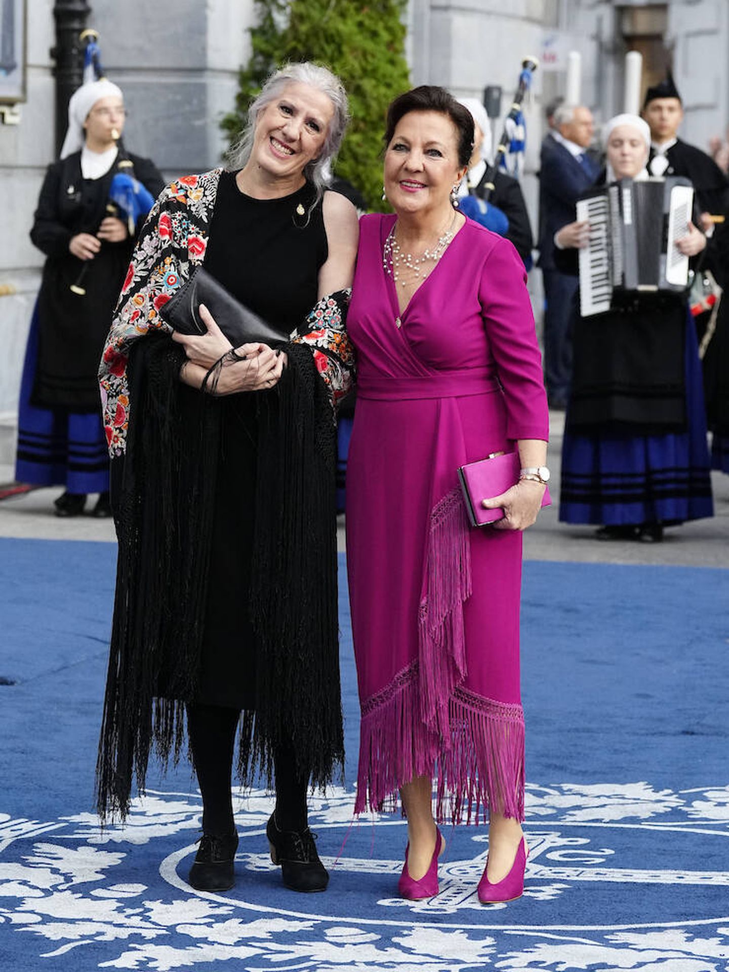 María Pagés y Carmen Linares, en la alfombra de los Premios Princesa de Asturias 2022. (LP)