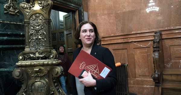 Foto: Ada Colau pierde la cuestión de confianza y reta a la oposición a proponer otro alcalde. (EFE)