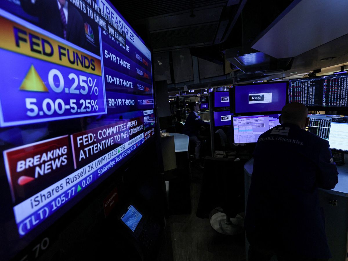 Foto: 'Traders' en la Bolsa de Nueva York. (Reuters/Brendan McDermid)