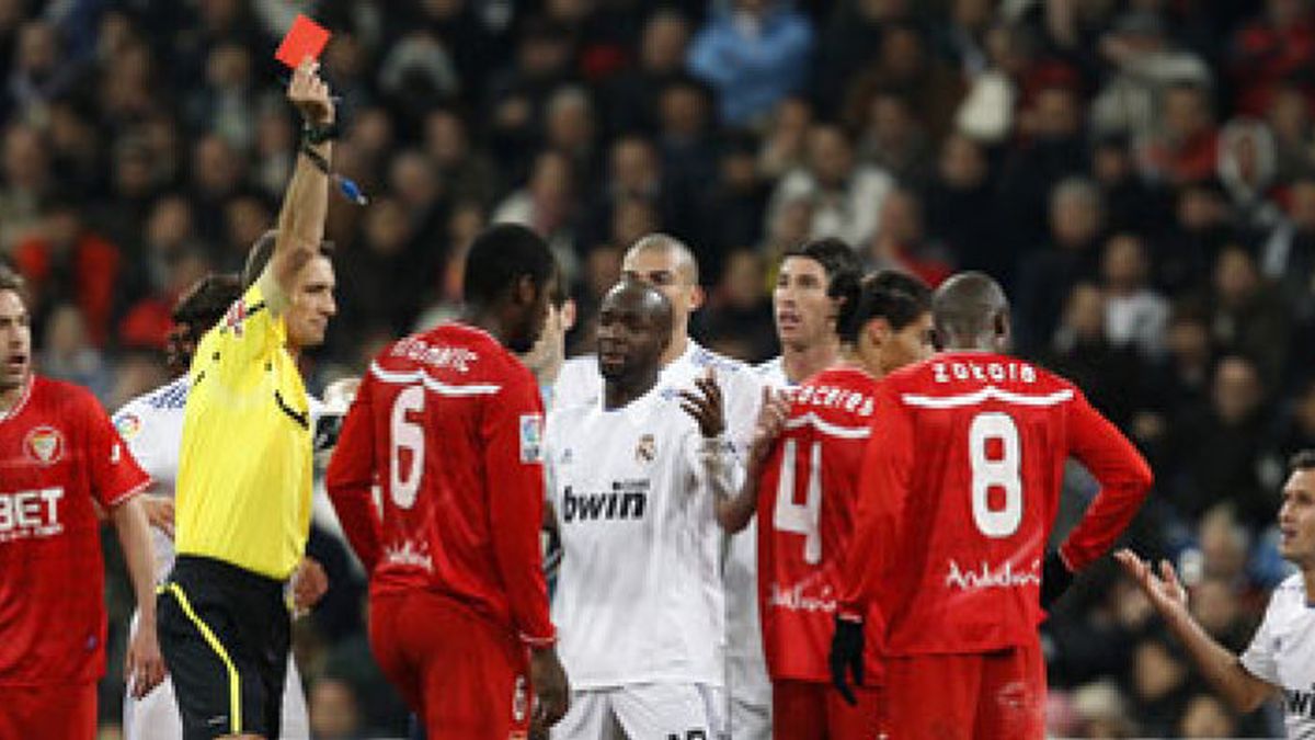 Competición desestima el recurso del Madrid y no quita la tarjeta amarilla a Carvalho